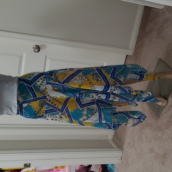 Èshe Paradise s shirred chest dropping to handkerchief style skirt semi sheer - Picture 5 of 7